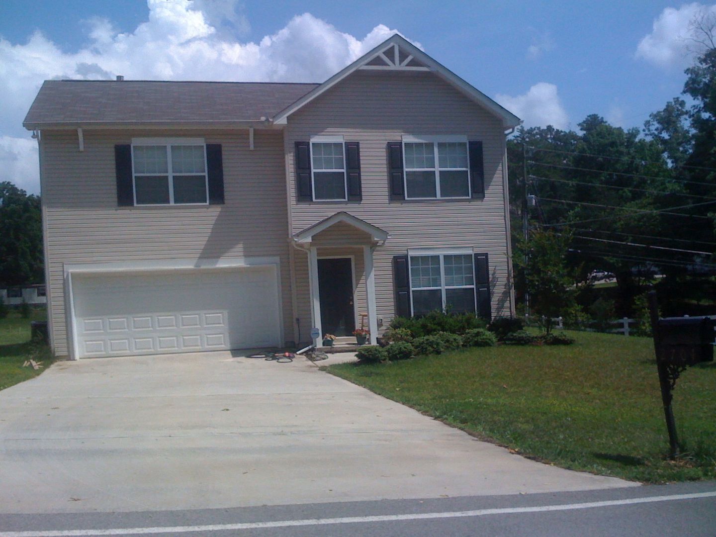 Knoxville House: 2704 Sands Road