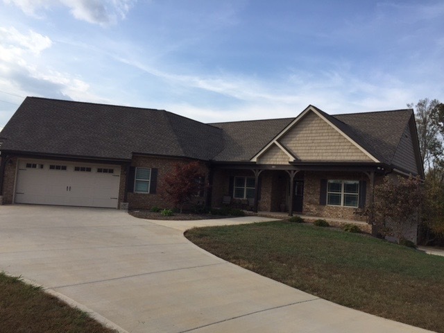 Lenoir City House: 900 Davis Lane