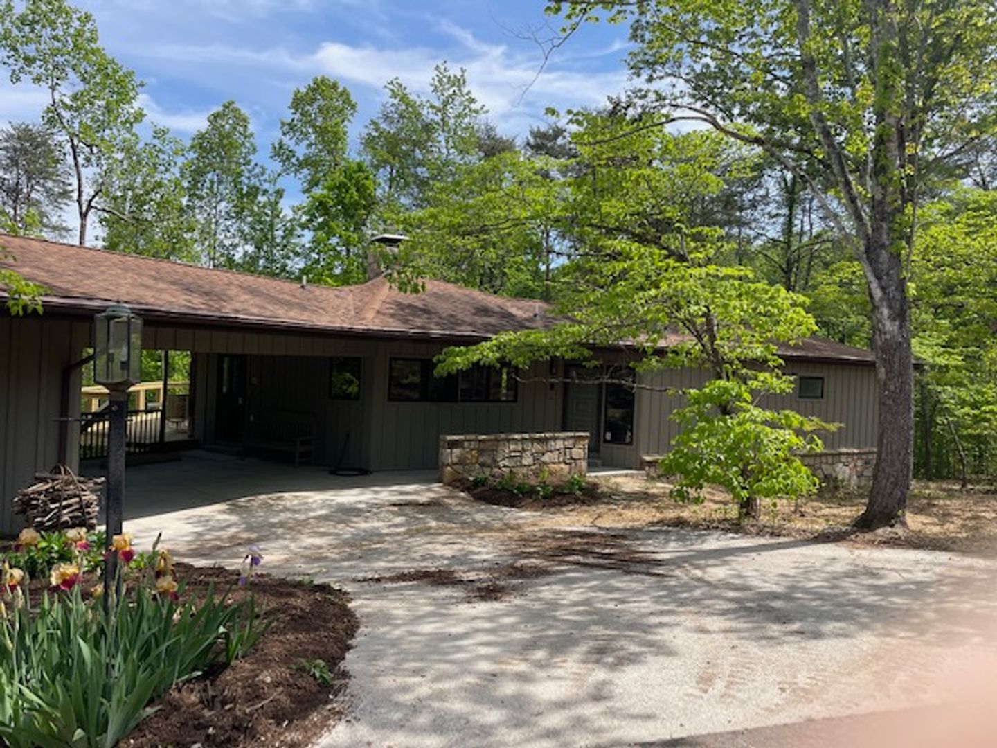 Lenoir City House: 1385 Cruze Rd