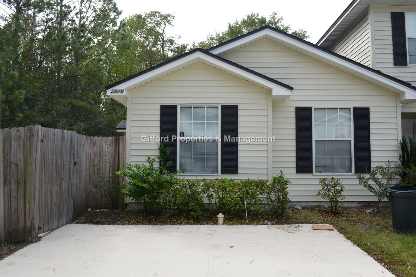 Jacksonville Townhome: 5520 N Cabot Drive