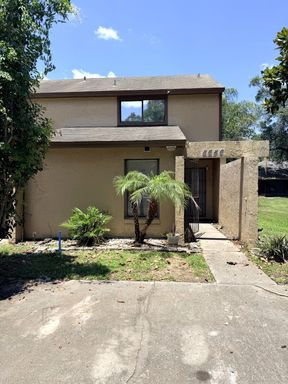 2 Bedroom / 2 Bathroom Whispering Pines Townhome – photo 1