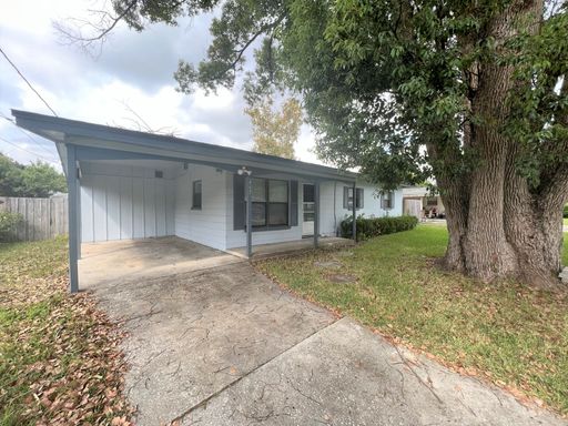 3 Bedroom / 1.5 Bathroom Orange Park Home – photo 1