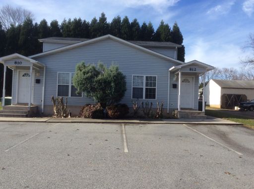 810 Pine Street // Spacious 3 bedroom 2 bathroom townhome, Salisbury NC, $1250.00 COMING IN AUGUST! – photo 1
