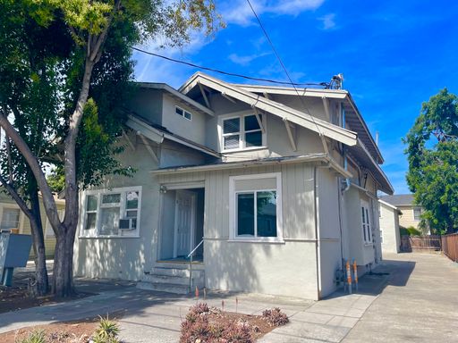 Charming 1/1 Apartment needs YOU! – photo 1