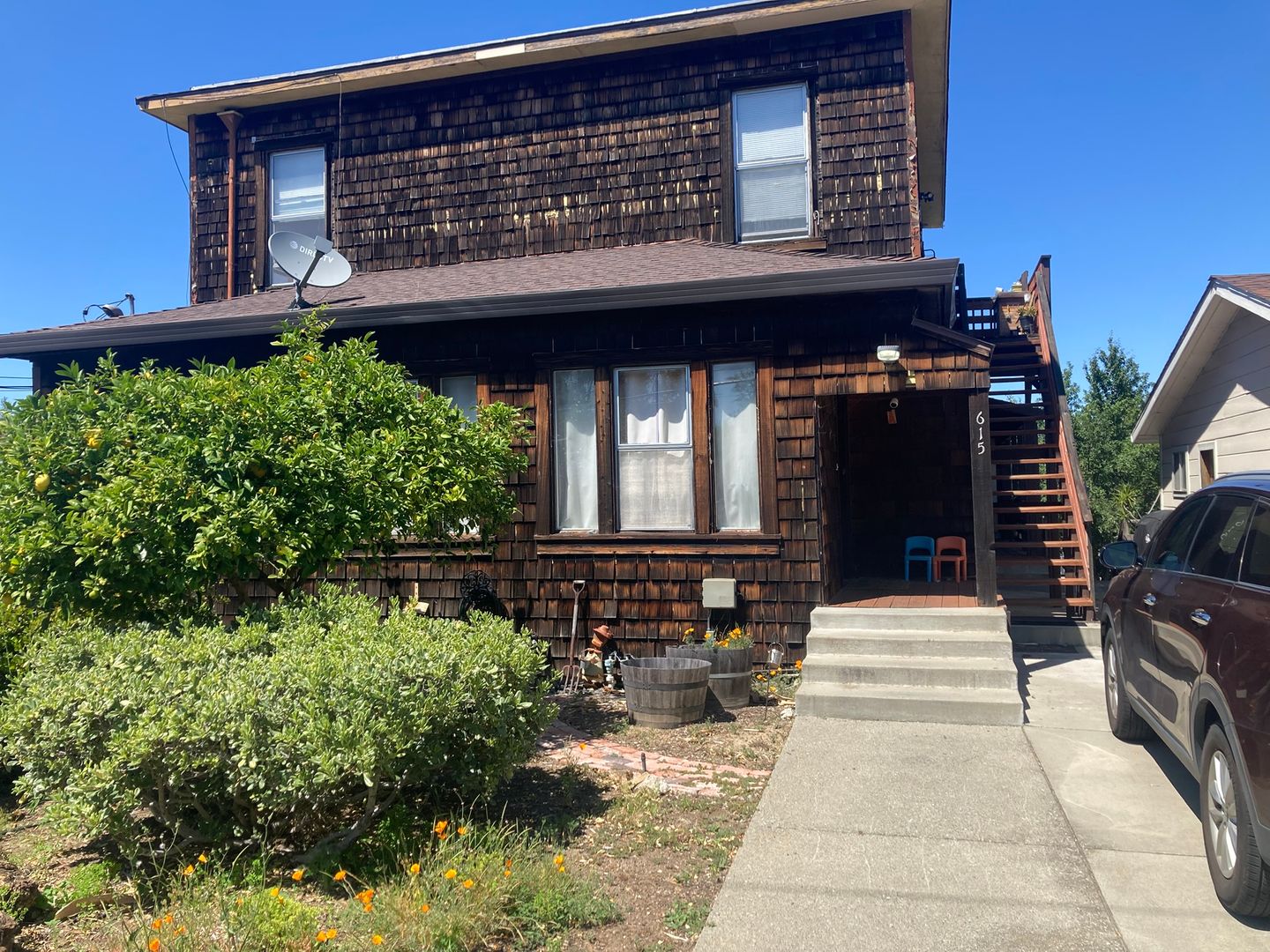 Benicia Condo: 615 E I St.