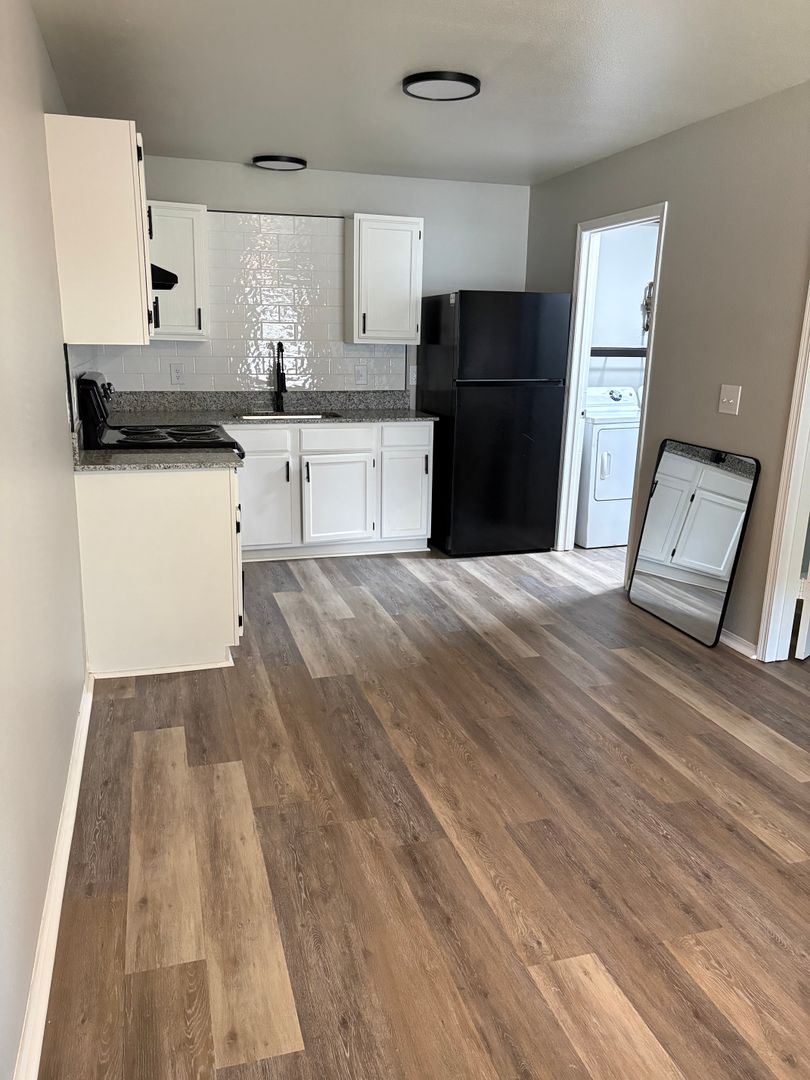 Springdale Apartment: 1305 Crutcher St