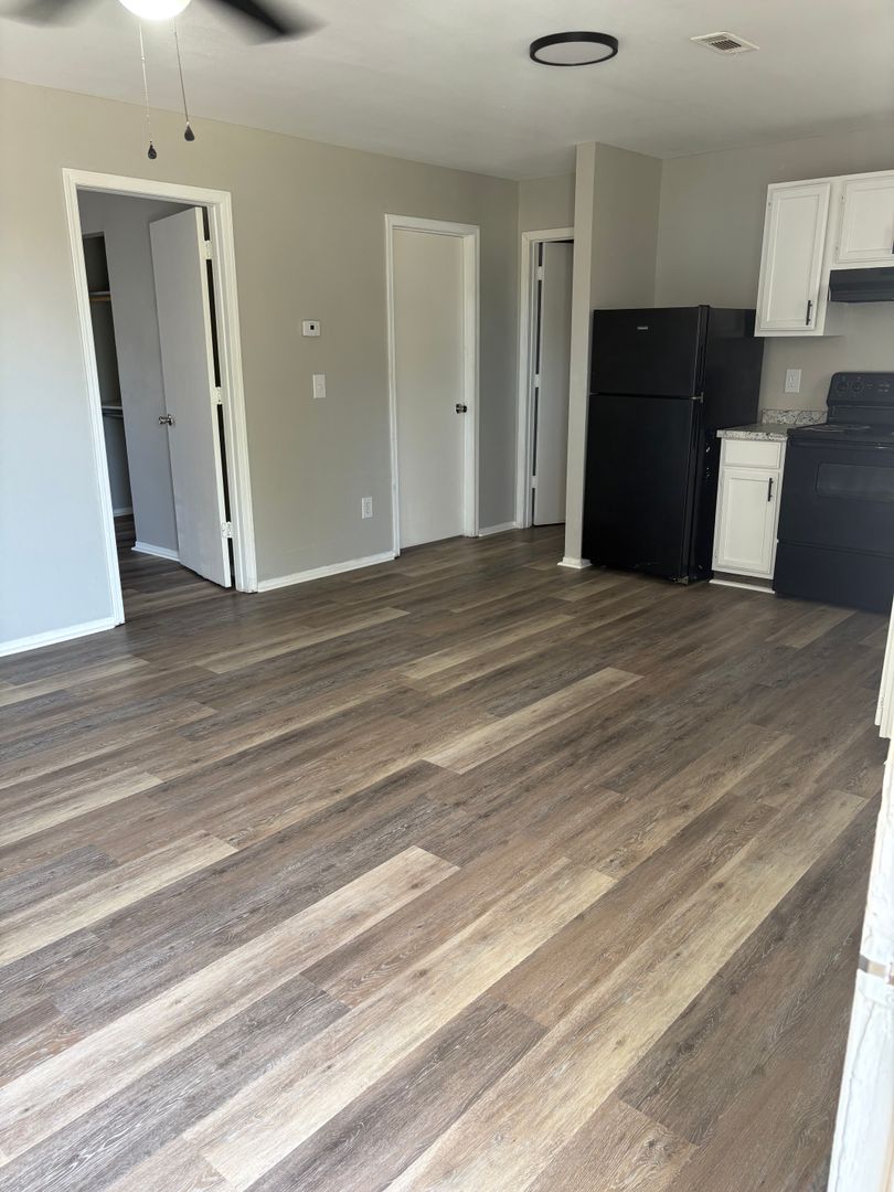 Springdale Apartment: 1305 Crutcher St