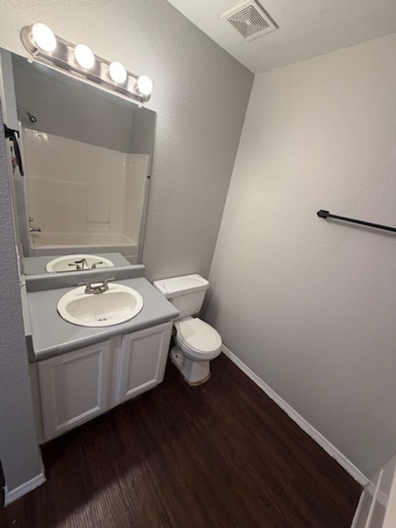 Springdale Apartment: 220-380 Strawberry Meadows