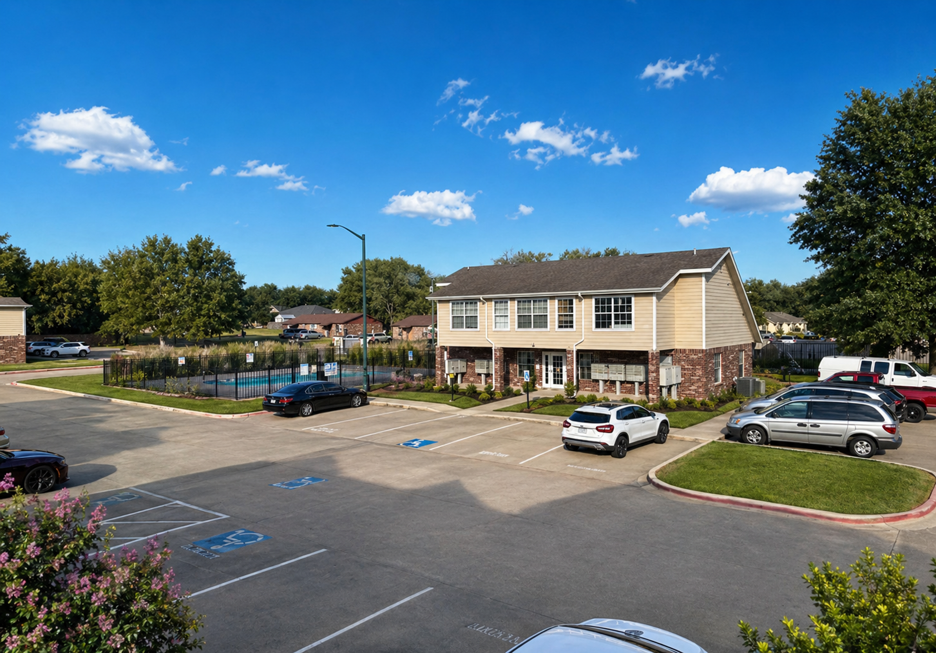 Siloam Springs Apartment: 1050 N Britt St