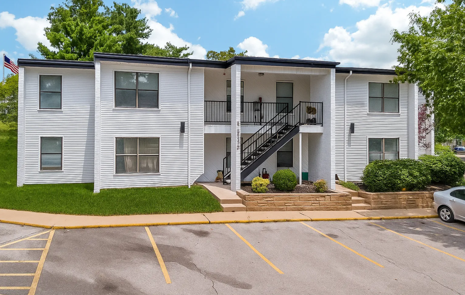 Springdale Apartment: 502 Black Oak Ave