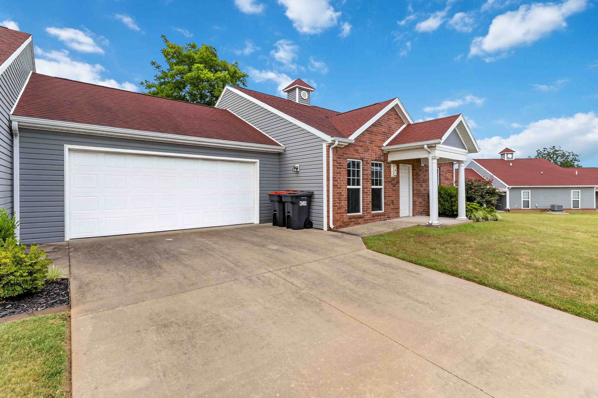 Springdale Apartment: 817 Mill St