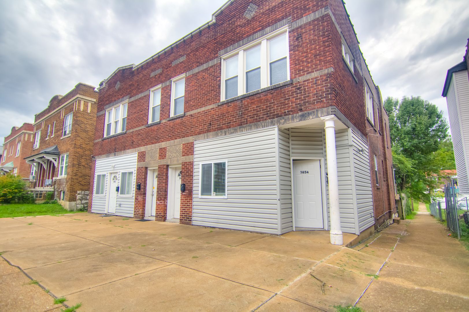 St. Louis Apartment: 3652 Bates Street