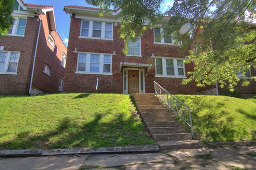 Available August 7th - Very Nice 1 plus bedroom with hardwood and updates to the kitchen area and the bathroom. – photo 1