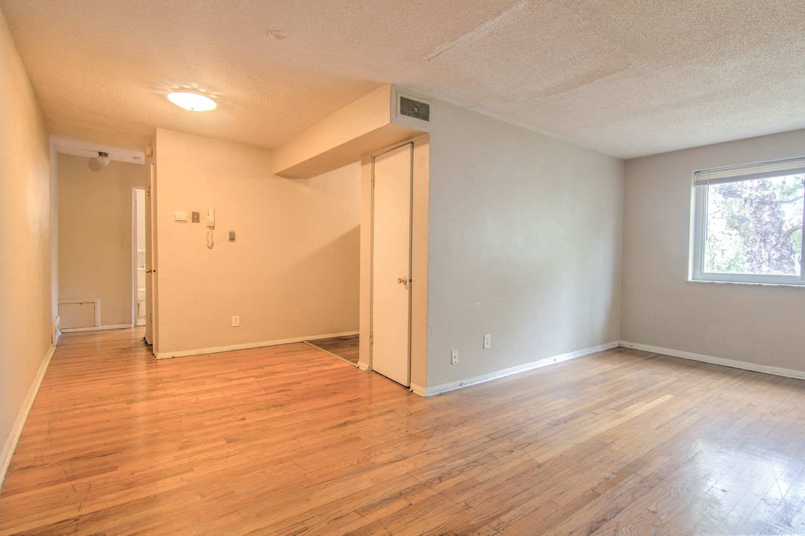 St. Louis Apartment: 3508-10 Russell Boulevard