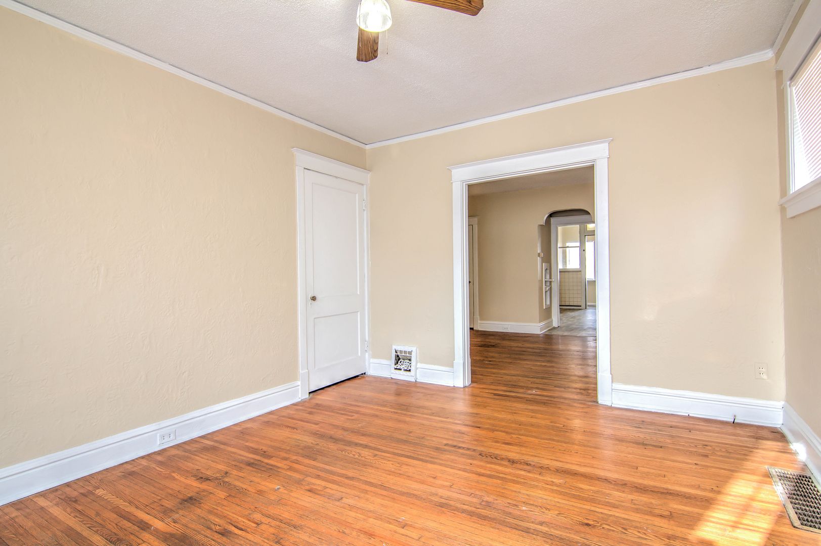 St. Louis Apartment: 3957-59 Chippewa Street