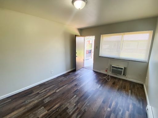 Nice affordable 1 Bed 1 Bath unit centrally located! – photo 1