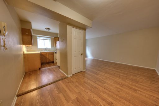 Nice 1 bedroom 1 bath unit with hardwood throughout on the first floor of the complex. – photo 1