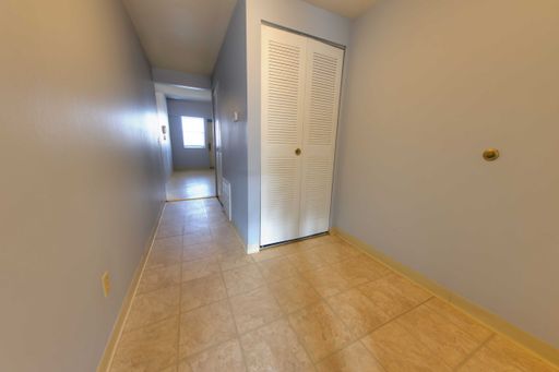 Brand new fully renovated 2 bed 1 bath unit with off street parking! – photo 1