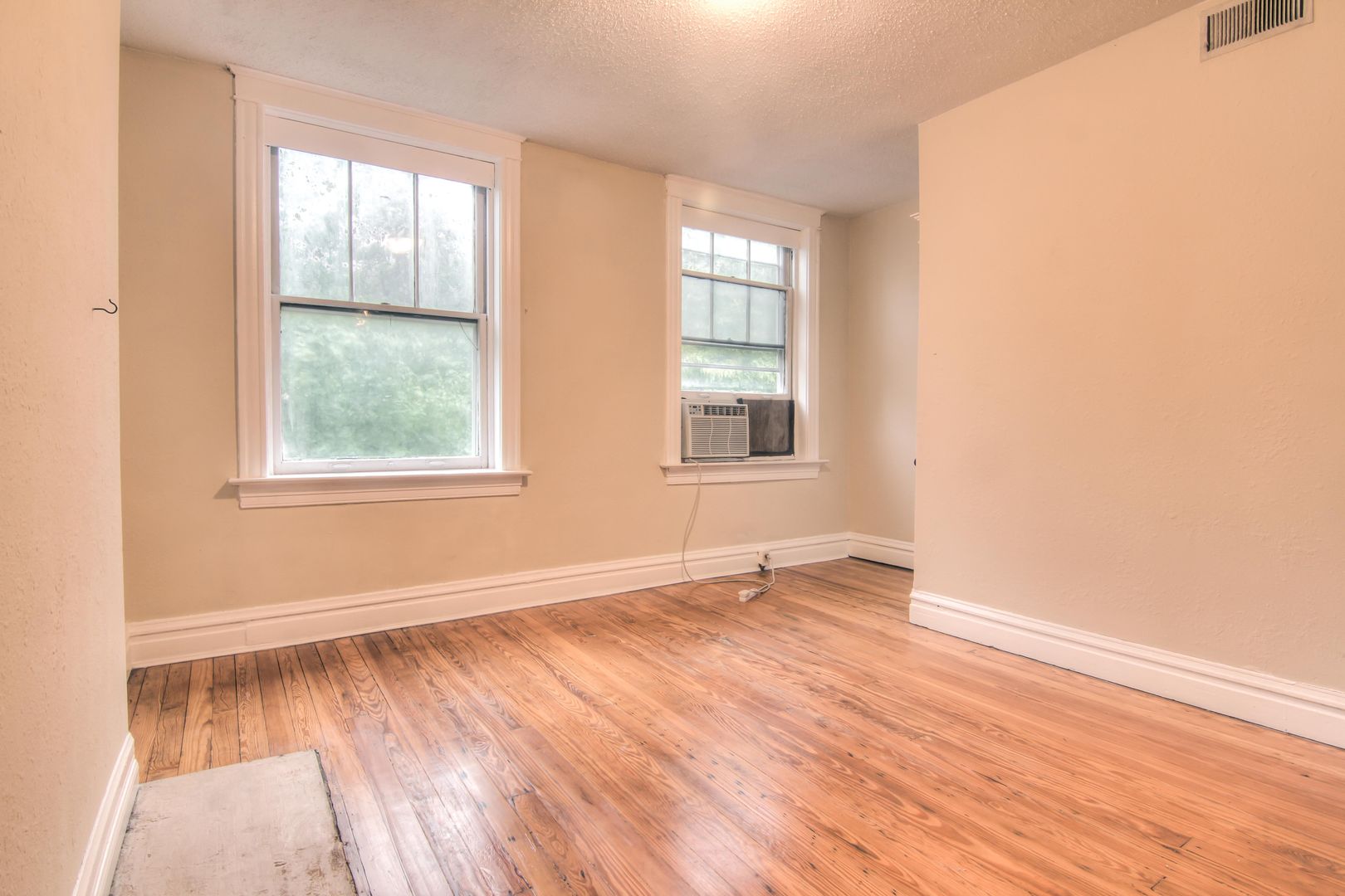 St. Louis Apartment: 4748-50 Tennessee