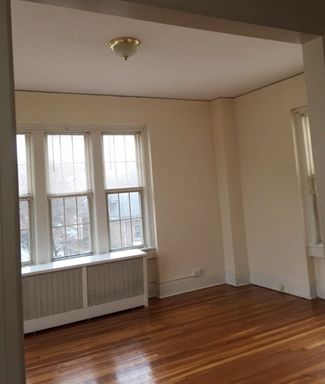 Large 1 Bed/1 Bath – photo 1