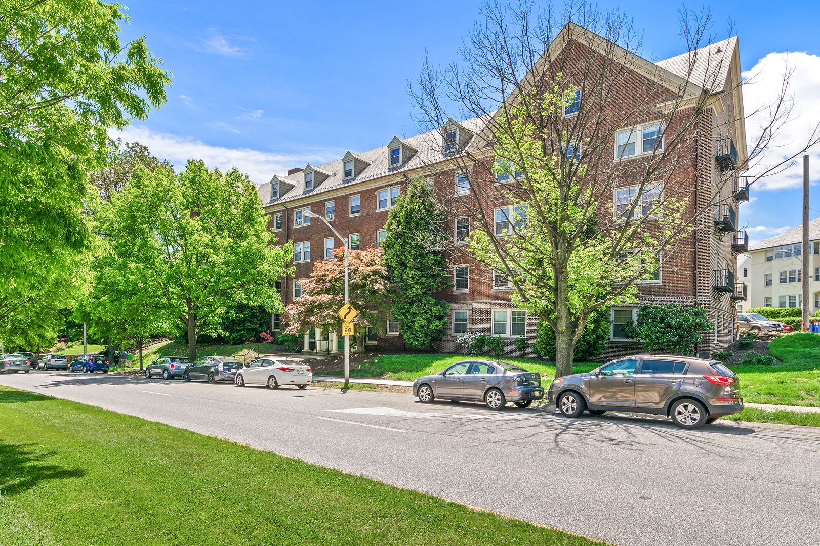 Baltimore Apartment: 909 W. University Pkwy