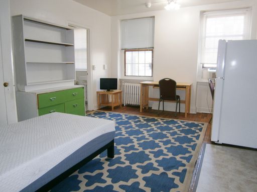 A Landmark in Charles Village, walking distance to JHU & Union Memorial Hospital! – photo 1