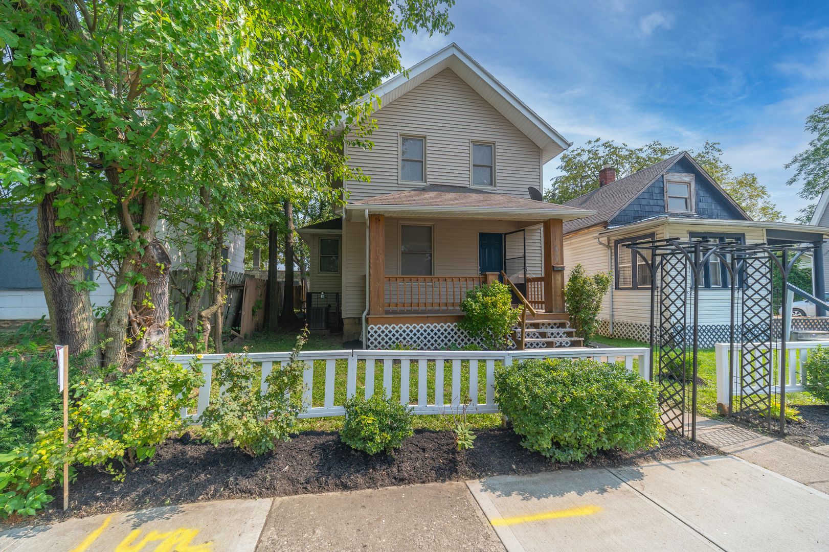 Columbus House: 810 Miller Ave