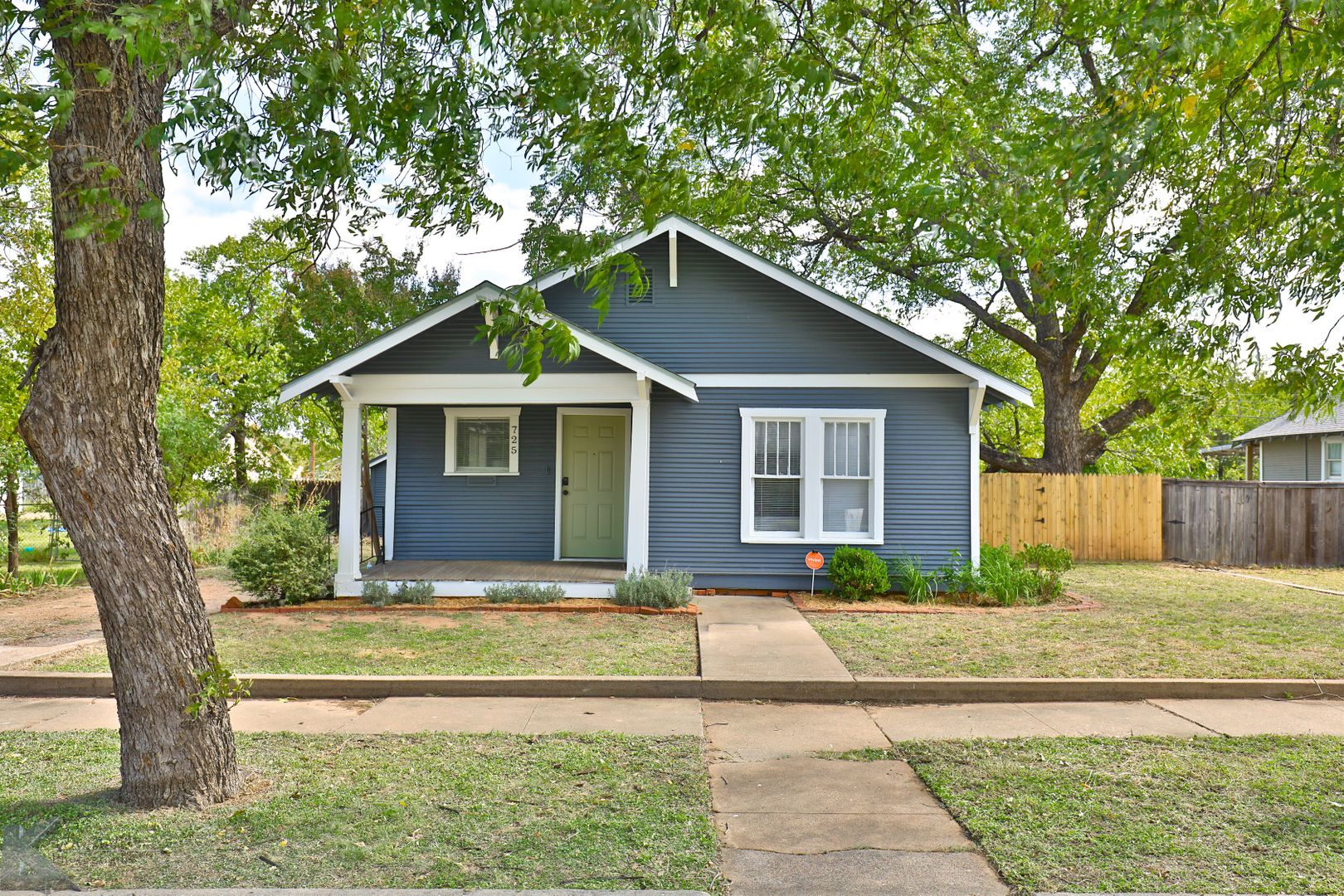 Abilene House: 725 Vine St.