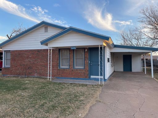 3/2 with carport! NEW HVAC in June 2023! – photo 1