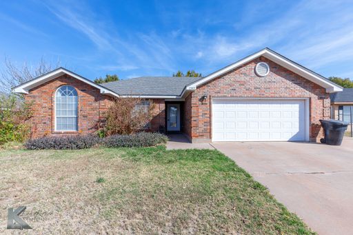 3/2/2 UPDATED and ready! All appliances included! – photo 1