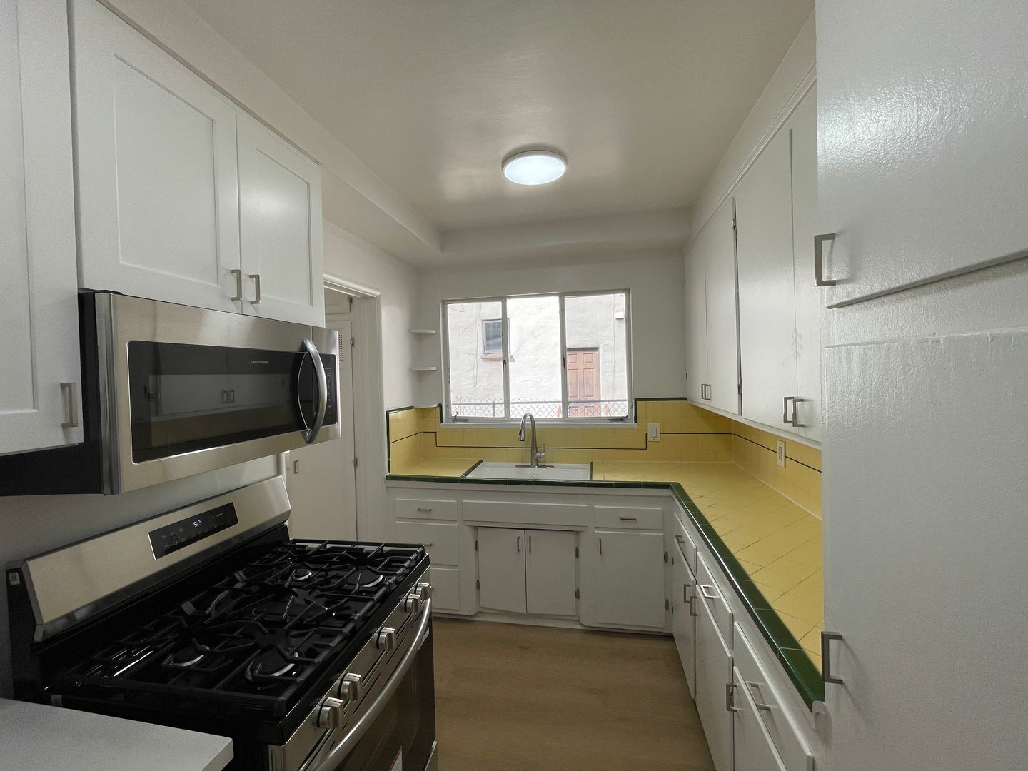 Los Angeles Apartment: 1055 - 1059 Genesee Avenue