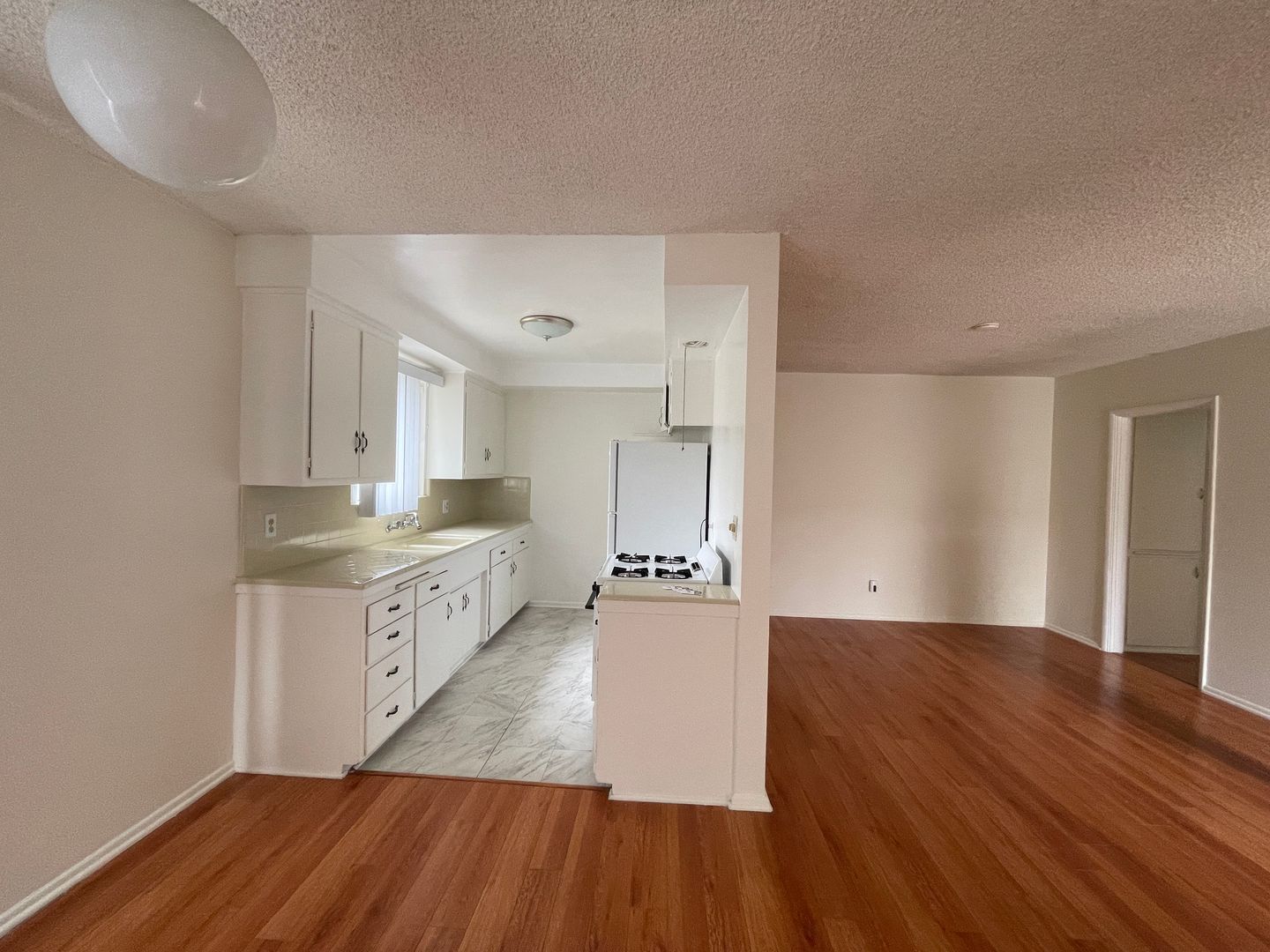 Santa Monica Apartment: 1243 26th Street