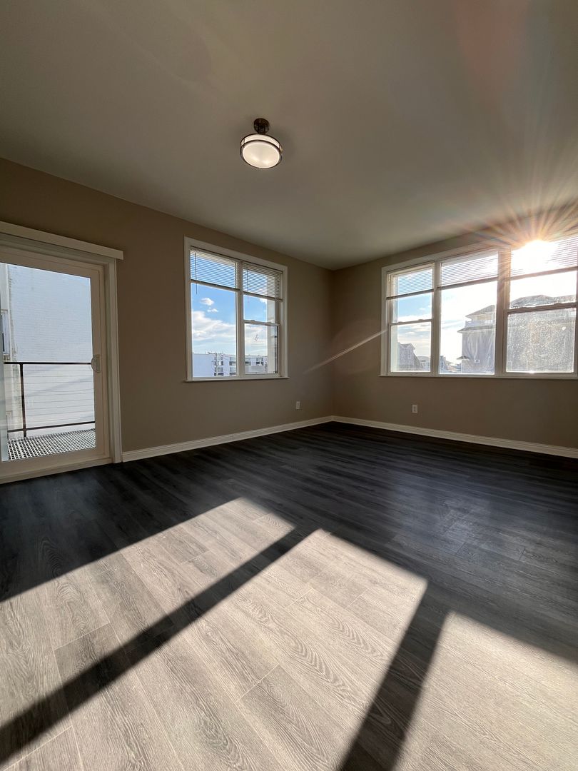 Ventnor City Apartment: 101 S Victoria Ave