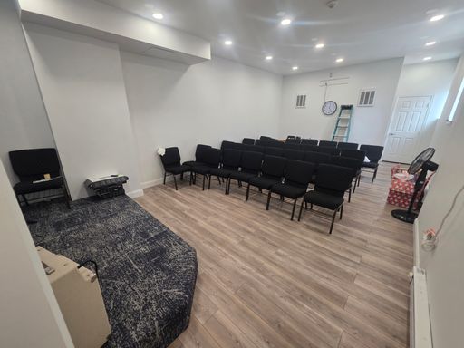⭐ ⭐ ⭐ CORNER OFFICE/ COMMERCIAL SPACE AVAILABLE IN WEST OAK LANE! ⭐ ⭐ ⭐ – photo 1