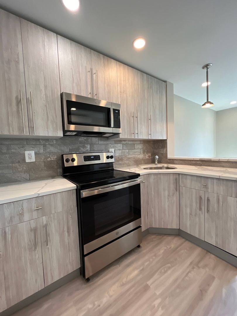 Ventnor City Apartment: 101 S Victoria Ave