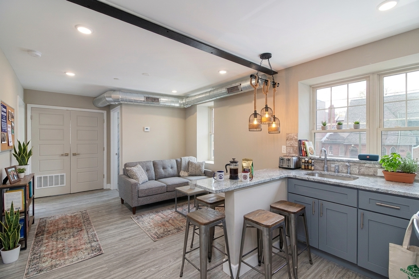 Philadelphia Apartment: 437 N 40th St