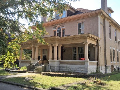 615 South 6th Street- Beautiful Spacious Home (Rented as a Whole House) within walking distance to ISU Campus Now Accepting Applications for the Fall 2026-2027 leasing season - AVAILABLE IN AUGUST – photo 1
