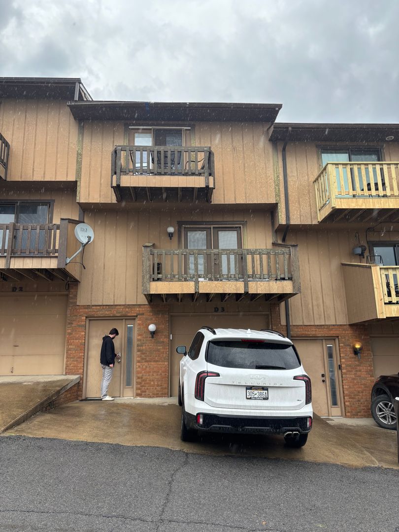 Morgantown House: 1232 Van Voorhis Road