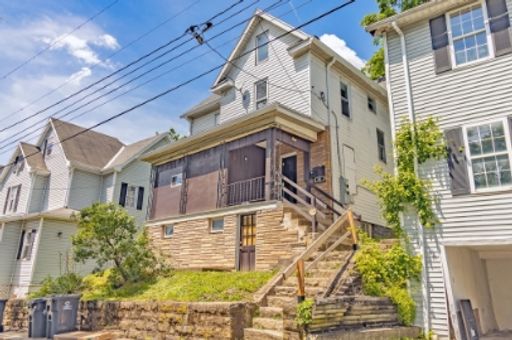413 Forest Ave - Large College Home Rental – photo 1