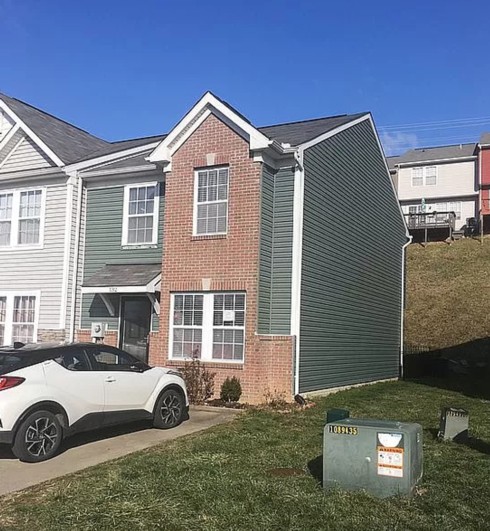 Morgantown House: 132 Hawks Run Road
