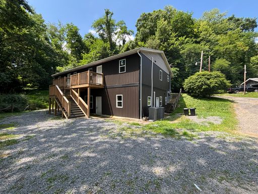 3 Bed | 1 Bath | Spacious Apartment Westover WV – photo 1