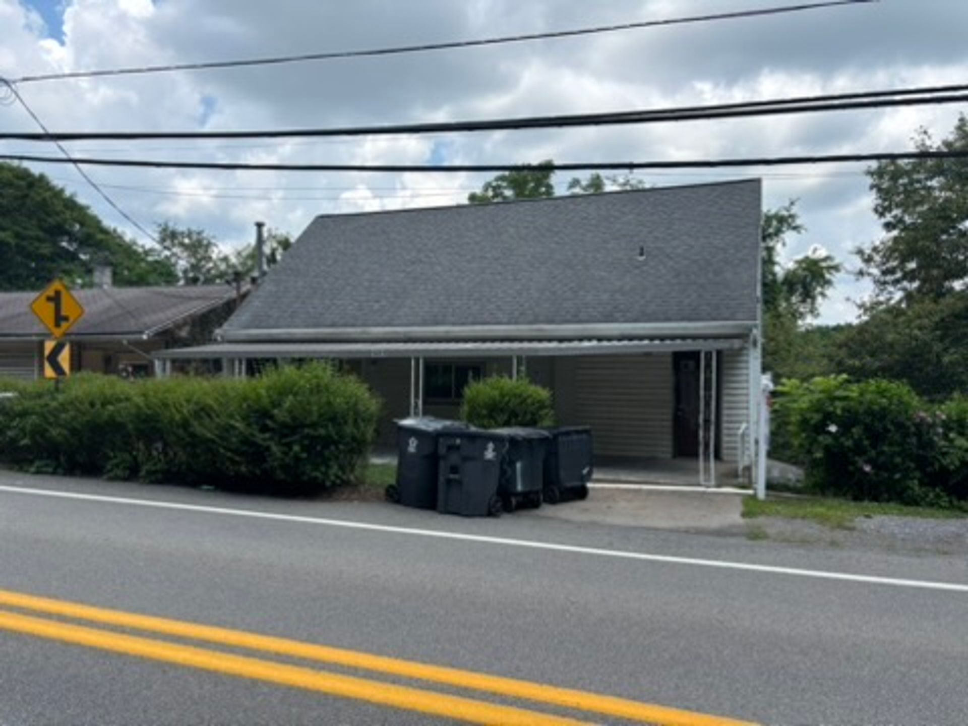 Morgantown Apartment: 1411 North Willey Street - B