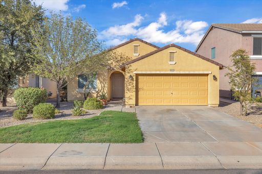 Located in a desirable San Tan Valley neighborhood with convenient access to all the new shopping – photo 1