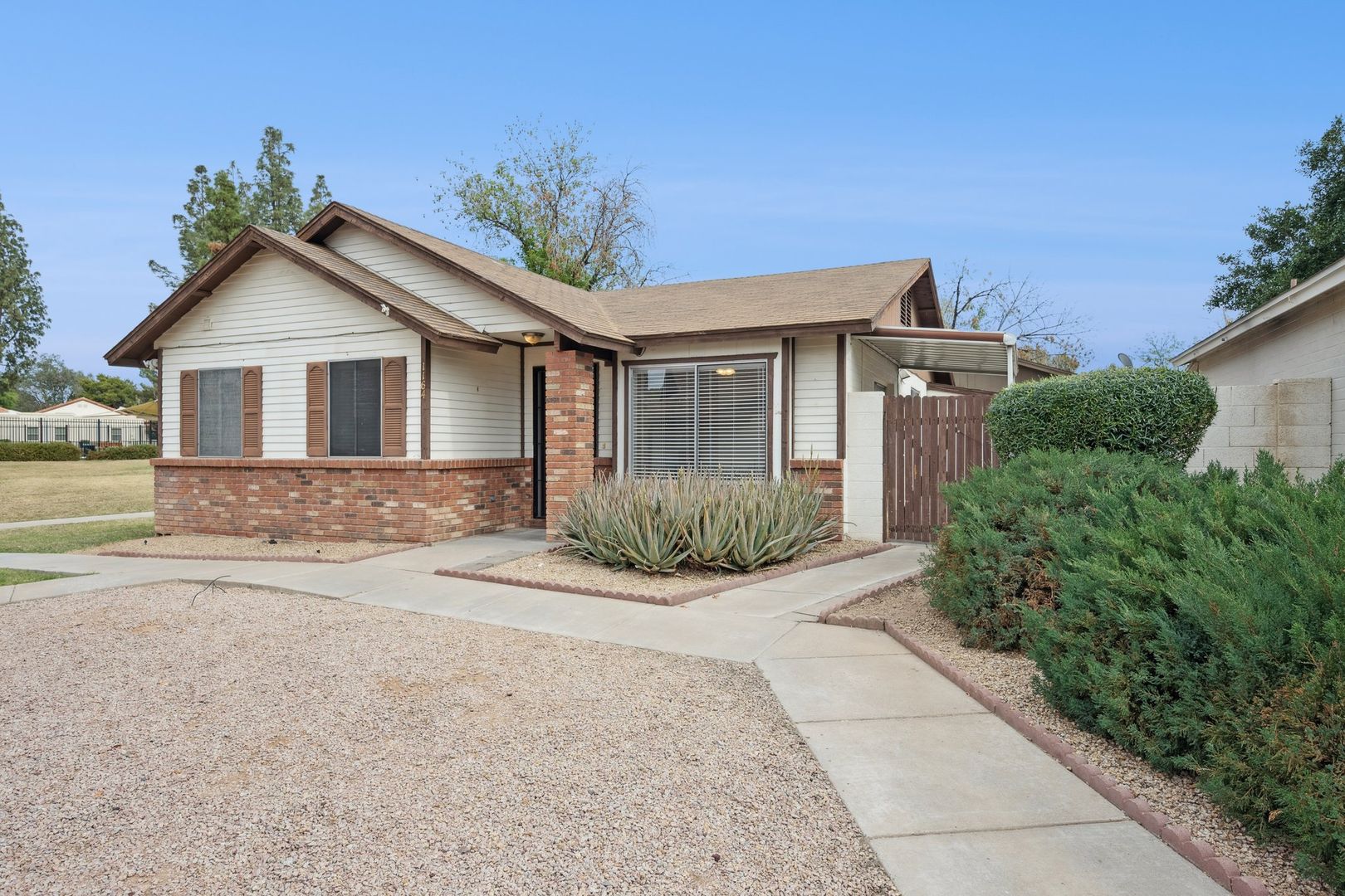Mesa House: 5135 E Evergreen St
