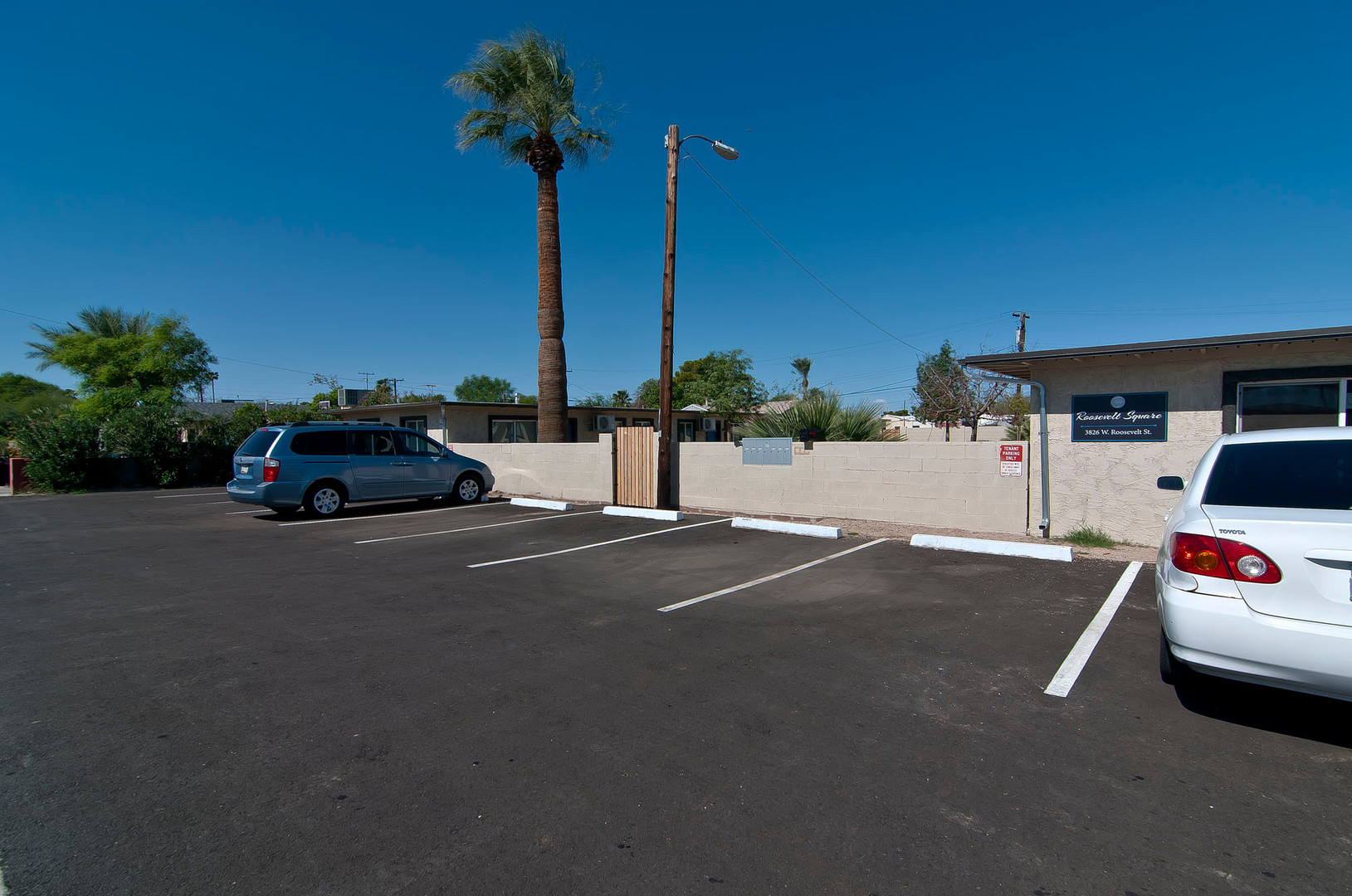 Phoenix House: 3826 W Roosevelt St