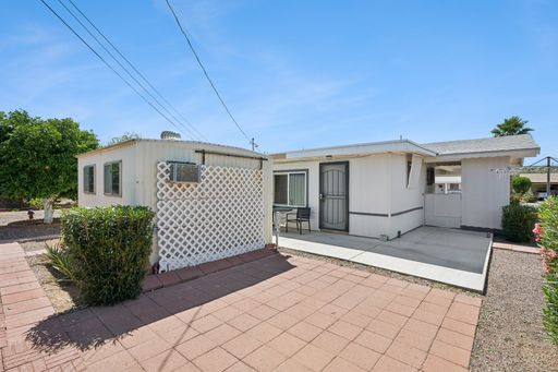 Very clean 2 bedroom 1 bath home in 55+ community! – photo 1