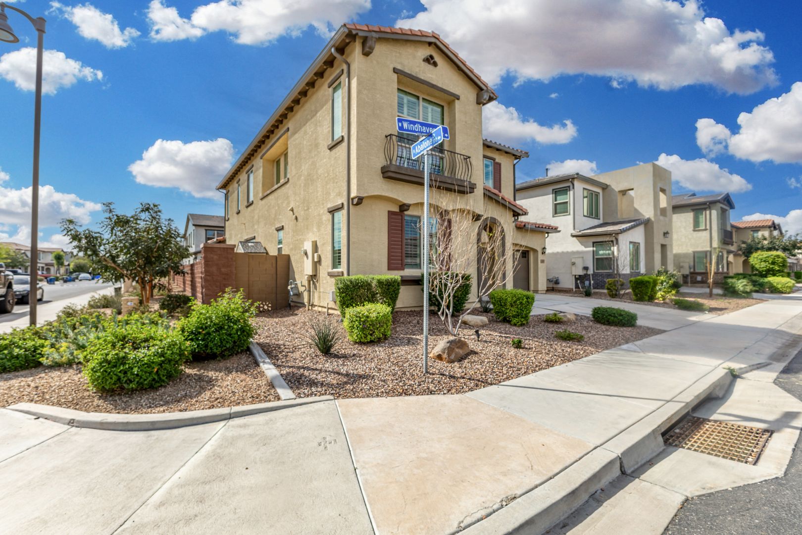 Gilbert House: 1527 W Windhaven Ave