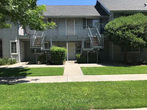 2 bedroom 1 bathroom apartment downstairs! – photo 1