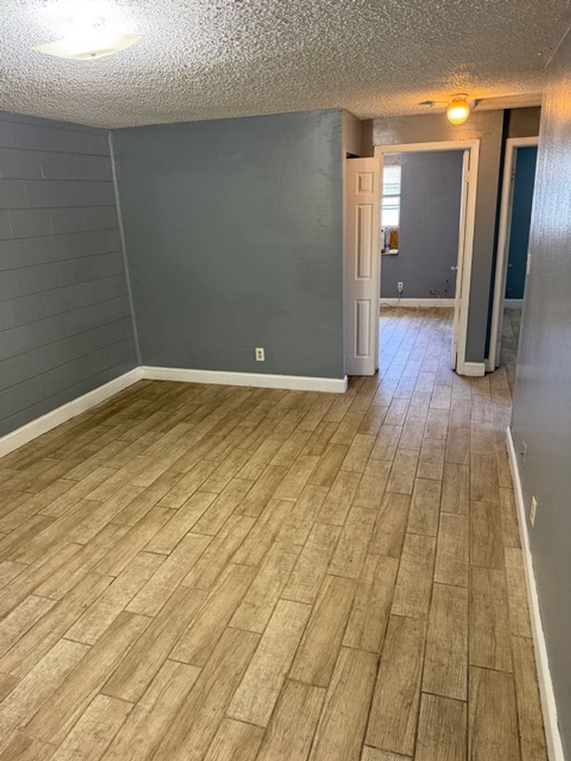 Tampa Apartment: 8105 N Klondyke Street