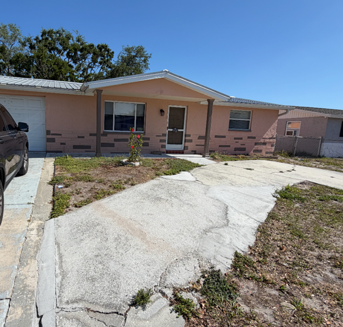 Port Richey House: 6935 Twilite Drive